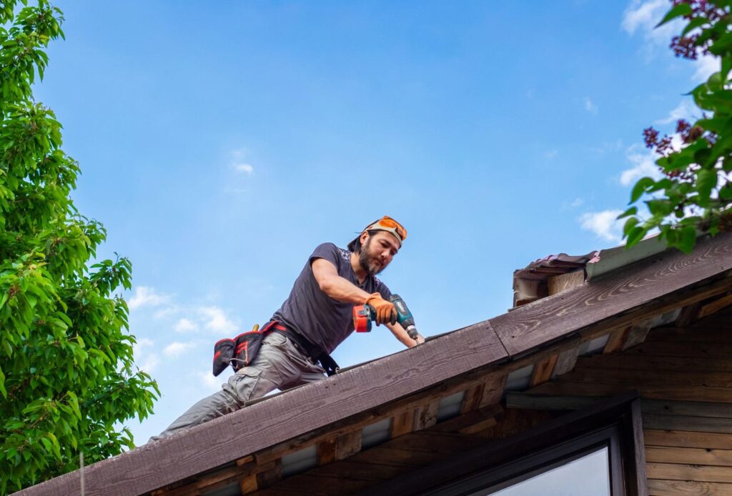 What To Do In Case of Emergency Roof Repair Situations?